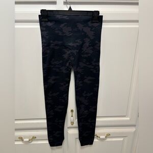 SPANX Gray Black Camo Look At Me Now Slimming Seamless Leggings Pants Size XL